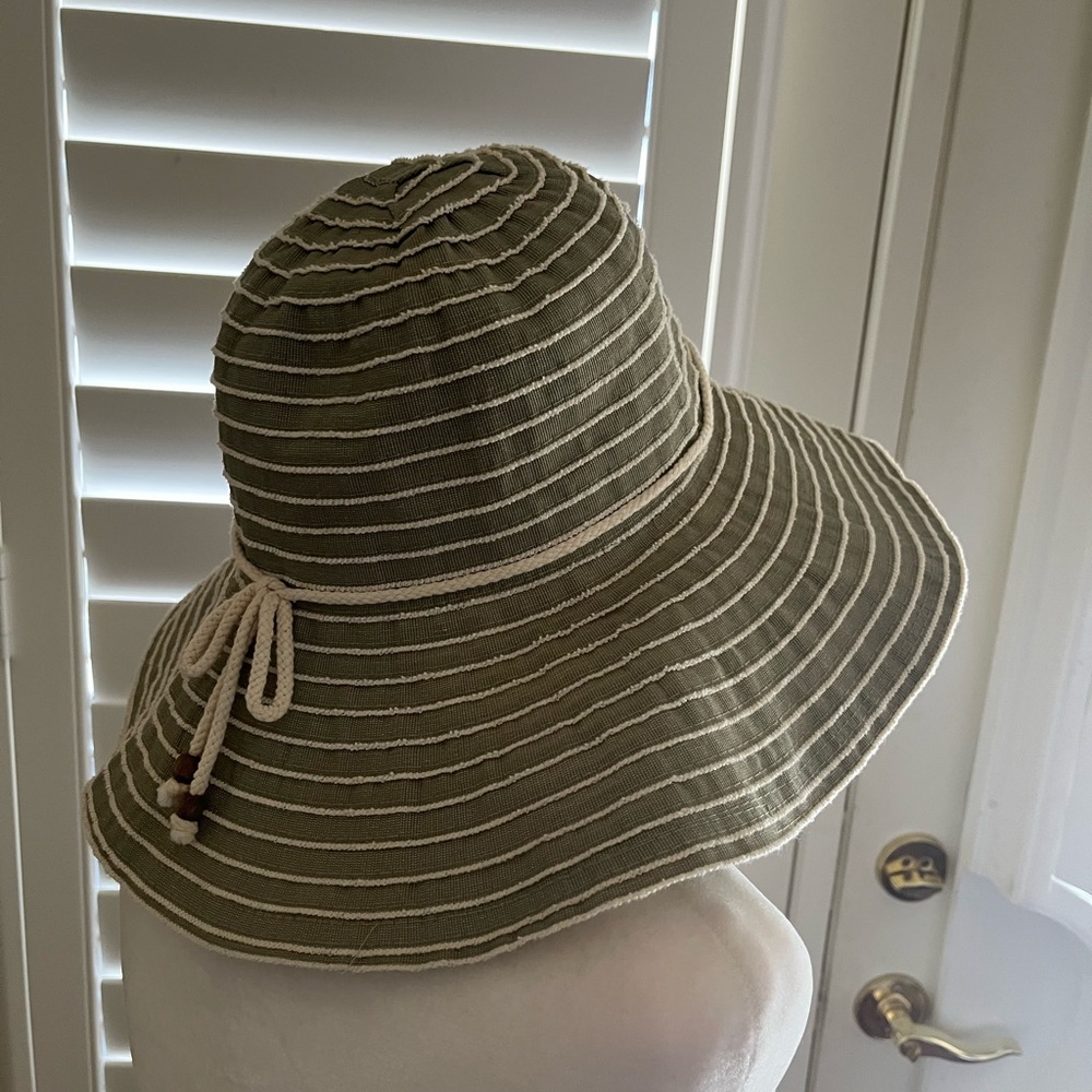 Royal Resort wear Green and Ivory Sun Hat Packable - Picture 1 of 3